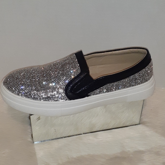 (NWOT) RHINESTONE CANVAS TENNIS SHOES - Picture 3 of 9